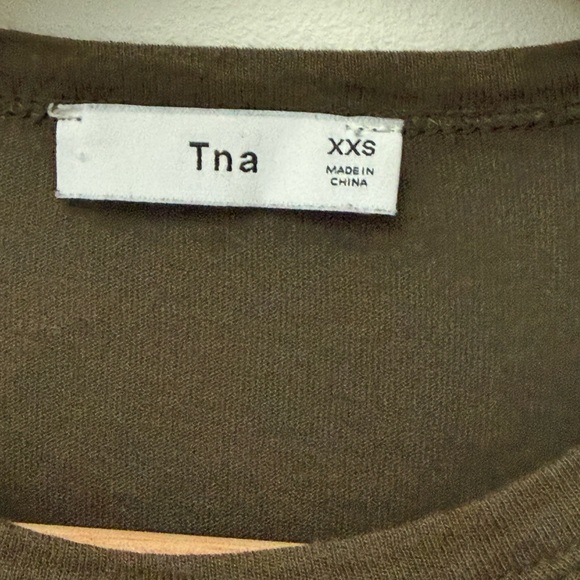 Aritzia TNA Camo Short Sleeve Tee in Olive and Dark Brown XXS - Picture 2 of 8